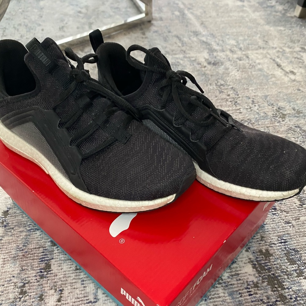 Puma Soft Comfort Sneakers